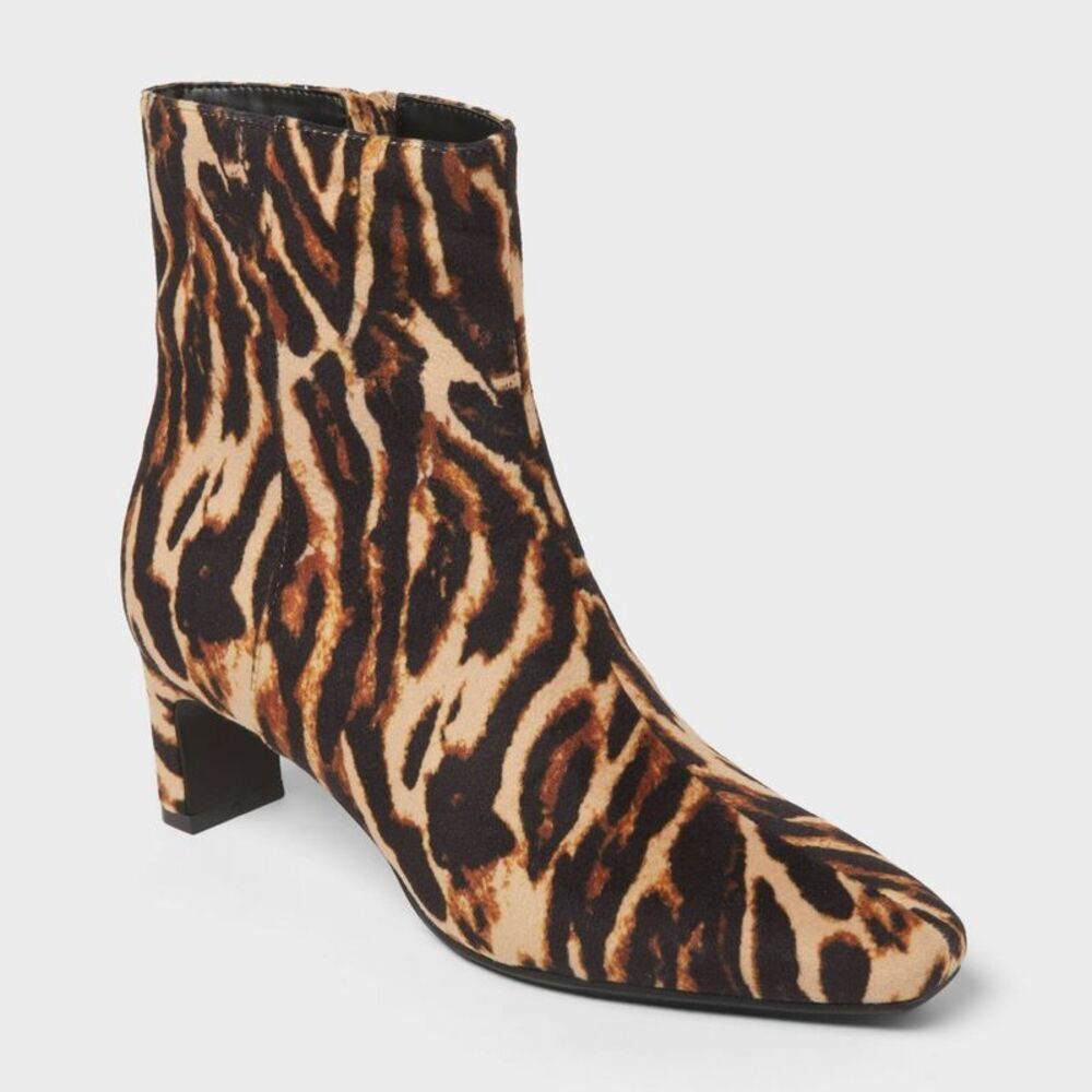 Women’s Wide Width Tigris Boots with Memory Foam Insole – Tiger Print 5W